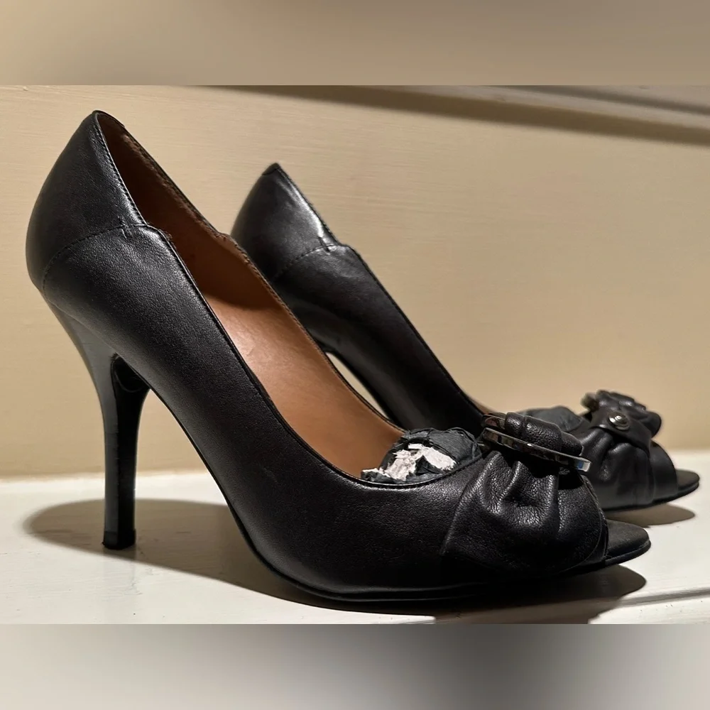 Guess Black Leather Peep-Toe Buckle Pumps | Size 9